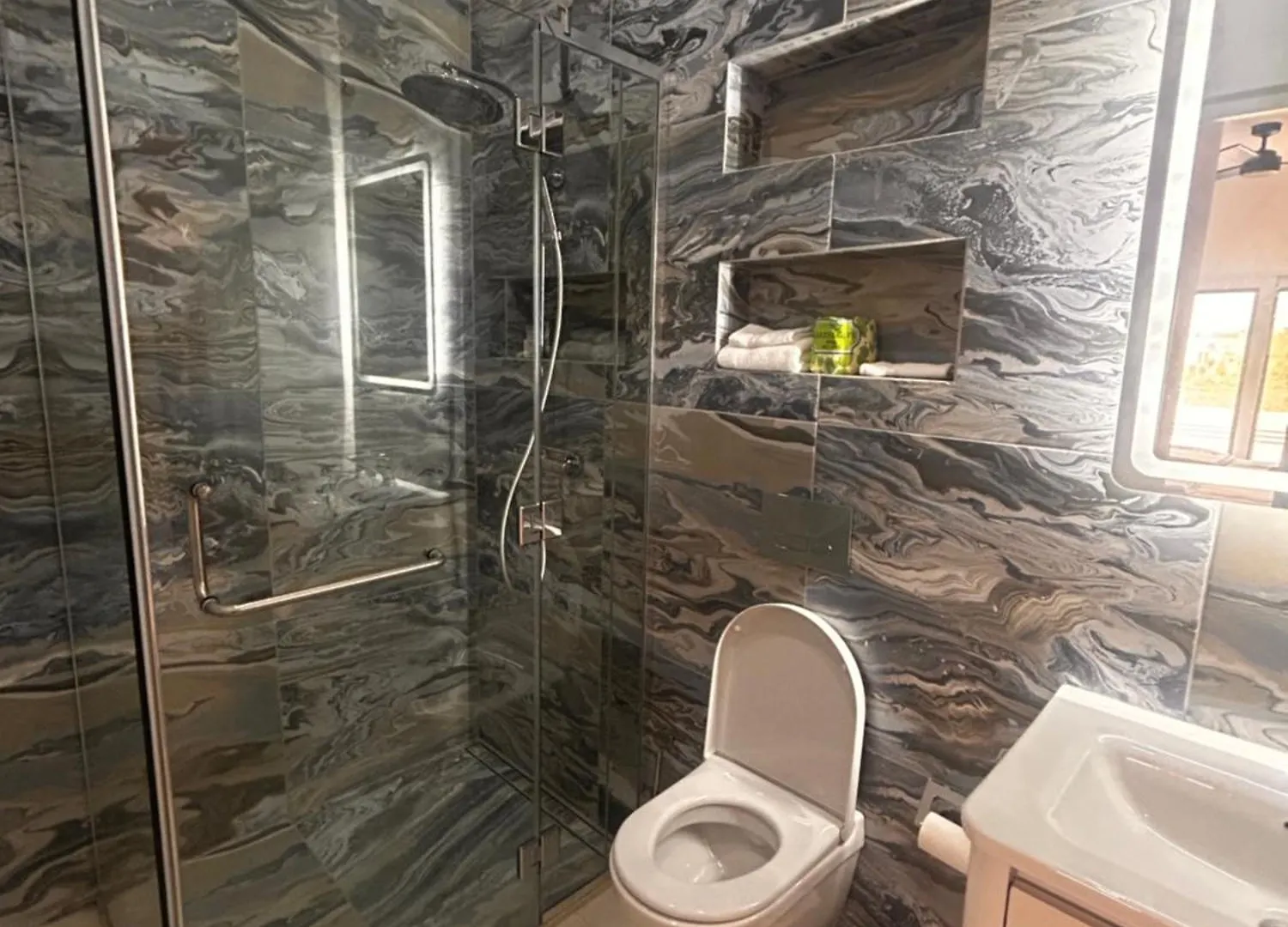 Stylish Bubali Suites Near Eagle Beach 棕榈滩